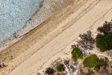 A breathtaking aerial view of Hydeaway Bay on Queensland’s Whitsunday Coast. The turquoise waters, white sandy beaches, and lush tropical landscape create a serene coastal paradise.