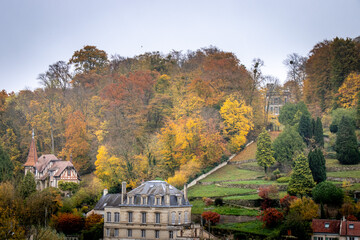 Manoir Picard et demeure faste perdus dans la foret de  Compiègne