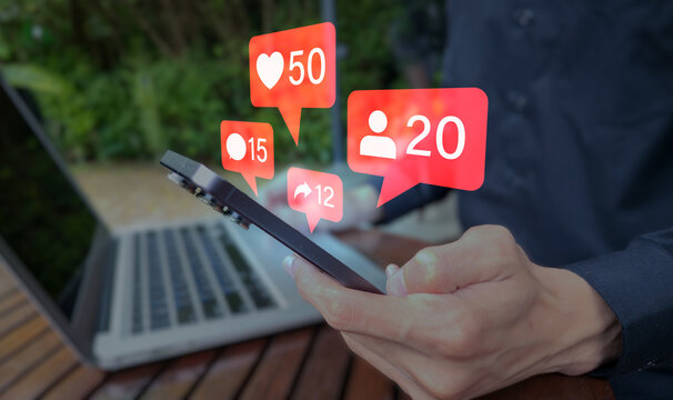 Mobile Social Media Notifications in Outdoor Work Setting