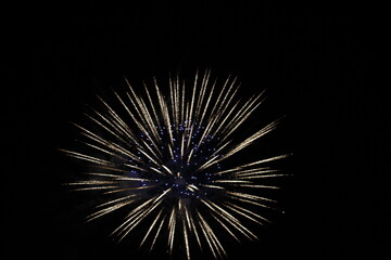 Obraz premium Fireworks at the riverbanks in Japan