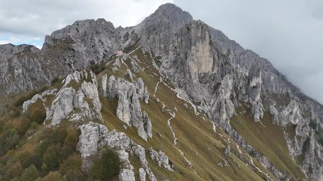 Rifugio Rosalba e sentiero delle Foppe in Valsassina, Lecco