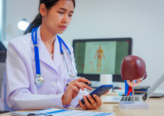 A female doctor examines a patient and explains her diagnosis to him via social media.