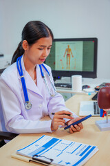 A female doctor examines a patient and explains her diagnosis to him via social media.