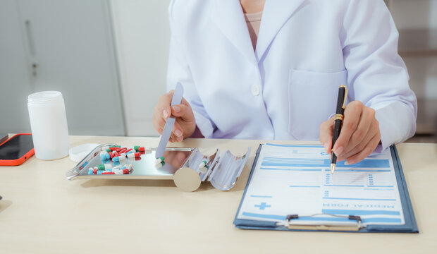 A female doctor examines a patient and explains her diagnosis to him via social media.