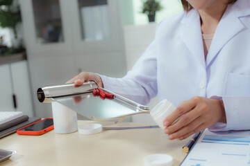 A female doctor examines a patient and explains her diagnosis to him via social media.