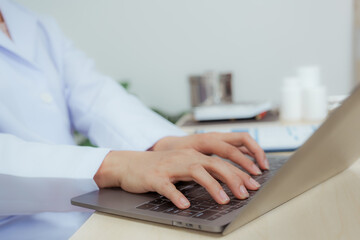 A female doctor examines a patient and explains her diagnosis to him via social media.