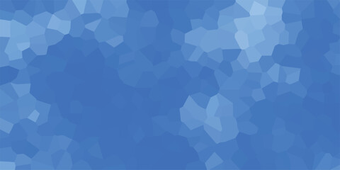 Obraz premium Abstract geometric mosaic pattern with varying shades of blue and white creating a crystal-like texture for backgrounds and digital art applications