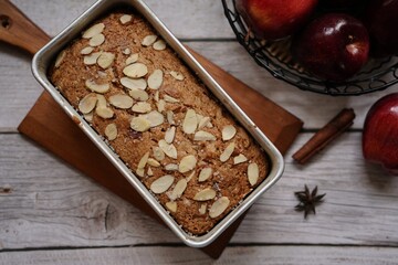 Homemade Apple bread with almonds topping | Thankgiving fall desserts