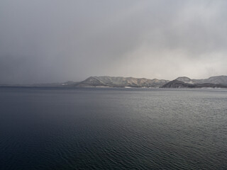 湖と雪