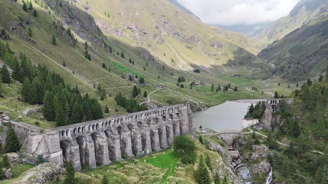 Diga e Lago del Gleno in val di Scalve, Lombardia