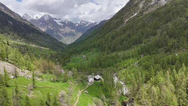 Visuale sulla Val Vogna, vicino Alagna Valsesia