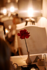 Decorating the atmospheric holidays with fresh flowers