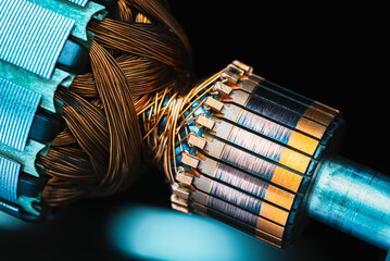 Electric motor rotor with metal structure and copper windings