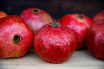 Granatapfel (Punica granatum) rote Früchte 