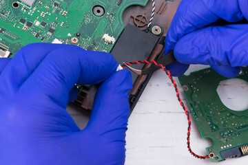 Connecting the phone's display board to the power supply, close-up