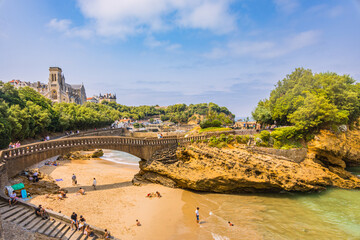 La côte, la plage et les rochers de Biarritz au pays Basque en France © Gerald Villena
