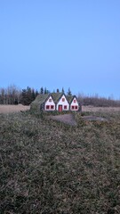 Domek krasnali na wzgórzu  © Asnyko