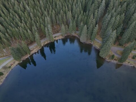 Drohnenperspektive auf den Ingeringsee, Steiermark 