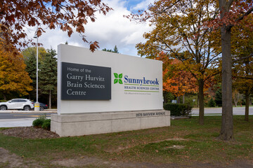 Fototapeta premium Toronto, Canada - November 6, 2025: Sunnybrook hospital sign at the entrance in Toronto, Canada. Sunnybrook is an academic health sciences centre. 