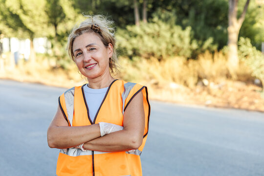 Volunteer cleaning litter on roadside in mountains