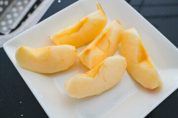 りんごの甘酸っぱさを感じる新鮮なカットフルーツ