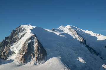 Obraz premium Heart-shaped rock formation and Mont Blanc summit in early morning