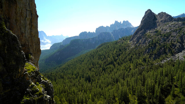 Lo spettacolare scenario panoramico del Passo Giau e Ra Gusela con le Cinque Torri e il gruppo delle Tofane. Dolomiti di San Vito di Cadore, Belluno, Veneto, Italia