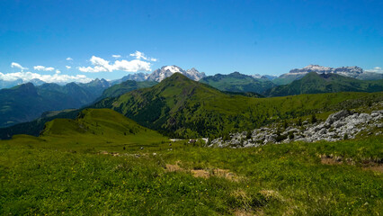 Lo spettacolare scenario panoramico del Passo Giau e Ra Gusela con le Cinque Torri e il gruppo delle Tofane. Dolomiti di San Vito di Cadore, Belluno, Veneto, Italia