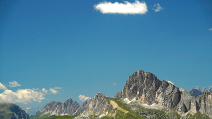Lo spettacolare scenario panoramico del Passo Giau e Ra Gusela con le Cinque Torri e il gruppo...