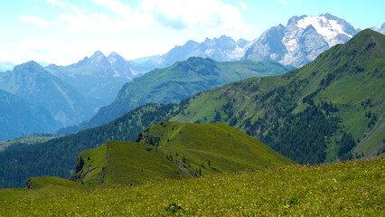 Lo spettacolare scenario panoramico del Passo Giau e Ra Gusela con le Cinque Torri e il gruppo delle Tofane. Dolomiti di San Vito di Cadore, Belluno, Veneto, Italia