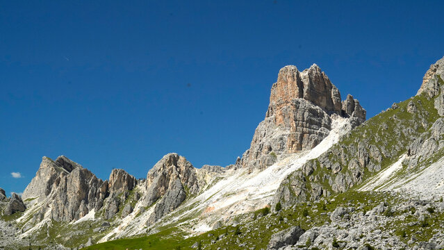 Lo spettacolare scenario panoramico del Passo Giau e Ra Gusela con le Cinque Torri e il gruppo delle Tofane. Dolomiti di San Vito di Cadore, Belluno, Veneto, Italia