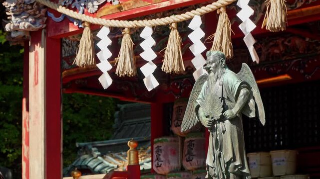 高尾山薬王院の御本社前の天狗像