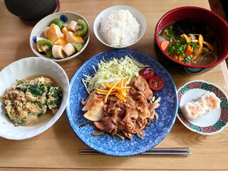 A classic dish found at local eateries: Pork ginger fried set meal (includes kenchinjiru soup, a small dish, and a dessert bowl) / 町の大衆食堂で食べる定番メニュー～豚の生姜焼き定食(けんちん汁・豚汁，小皿料理，デザートボウル付き)