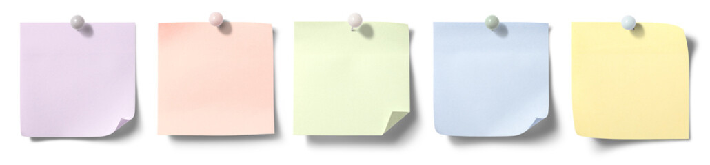 ピンで留められた、パステルカラーのカラフルな付箋