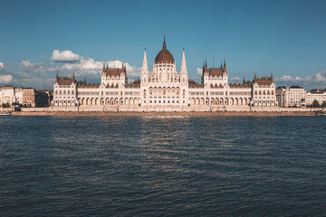 Fototapeta premium hungarian parliament building in budapest at golden hour and danube foreground