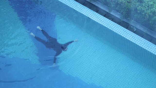 Aerial Top View Woman Swimmer Swimming in Swimming Pool. Professional Athlete Training for the Championship, using Front Crawl, Freestyle Technique. Top View Shot
