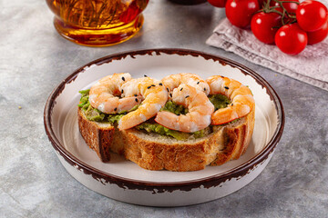 Sandwich with prawn and avocado