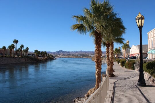 Sunny Riverwalk in Laughlin: Palm Trees and Streetlights Adorn the Vibrant Casino District along the Colorado River