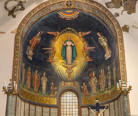 Schilderijen op glas Jezus Christus SALERNO, ITALY - OCTOBER 1, 2025: The Immacolate Conception mosaic in the main apse in the Cathedral from one of the Ravenna mosaic schools (1954-56)  © Renáta Sedmáková