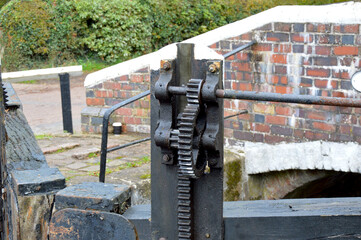 Canal Lock Gear Mechanism for Water Level and Boat Passage