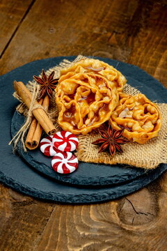 Cartellate al miele con cannella e anice stellato