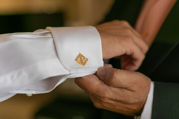 Obraz premium boda, mano, amor, par, novio, ceremonia, celebraciones, moda, agiotaje, manga, puño, reloj, reloj pulsera, gemelos