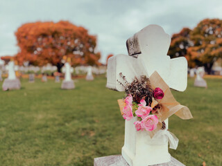 cimetière catholique en automne