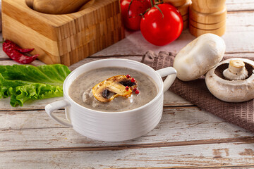 Cream mushroom soup with chamignon
