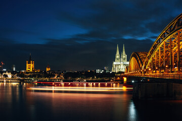 Obraz premium Cologne Cathedral at Night