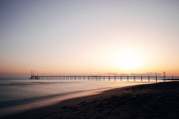 Obraz premium Sunrise at the Beach with Warm Golden Light