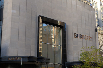 Naklejka premium exterior building facade and sign of Burberry, a clothing store, located at 100 Bloor St W, Toronto