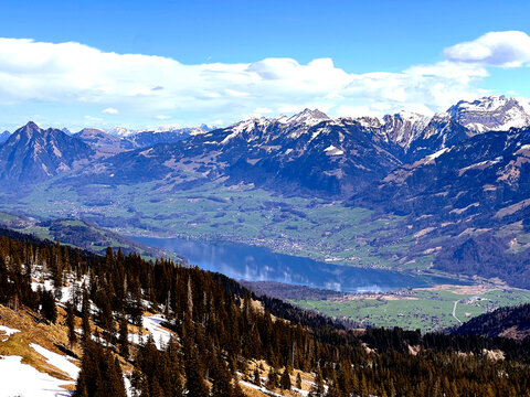 Subalpine lake Sarner in the Swiss canton of Obwalden, Switzerland - Der subalpine Sarnersee im Schweizer Kanton Obwald, Schweiz