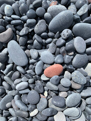 black-pebbles-with-red-stone-beach-iceland