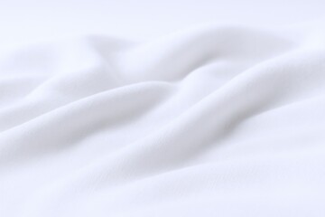 Naklejka premium Elegant White Fabric Texture with Soft Folds and Gentle Light, Ideal for Backgrounds or Overlays